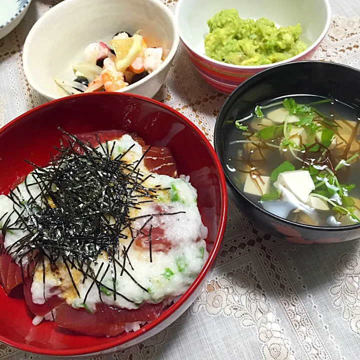 まぐろ山かけ丼とふのりの澄まし、タコとエビ、オリーブのマリネ|Sawaさん