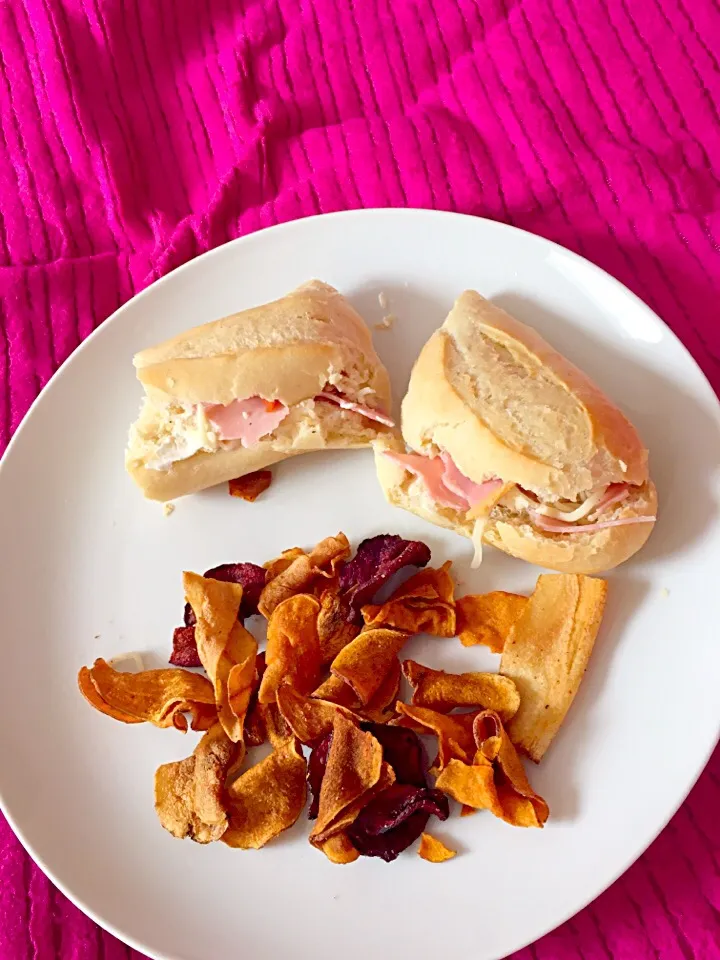 Baguette with vegetable crisps|bovis homesさん