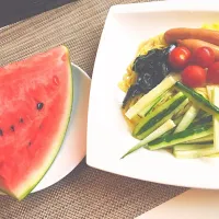 暑い夏を乗り越えるための料理✨
ゴマだれ冷やし中華とスイカ|ふーつんさん