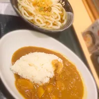 Snapdishの料理写真:はなまる

かけ中
と
カレー|Satoshi Sakairiさん