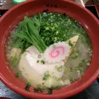 博多鶏ソバ 華味鳥:水炊きラーメン(ネギ大盛)|つーさん