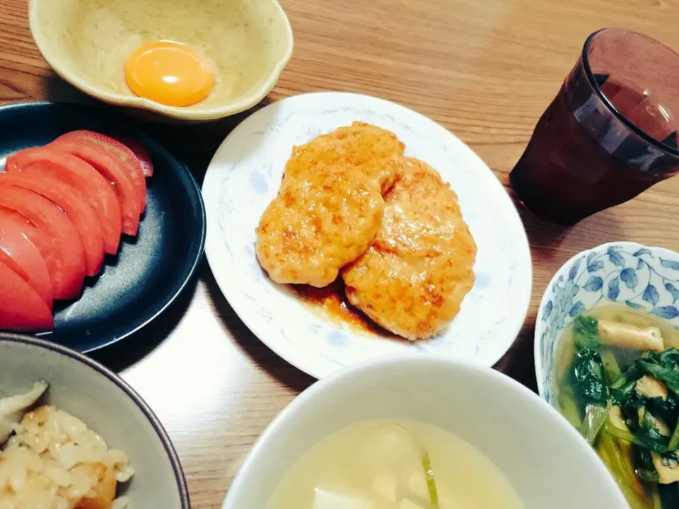 ・鶏つくねの照り焼き
・小松菜の煮浸し
・冷やしトマト
・炊き込みご飯
・豆腐の味噌汁|ようかんさん