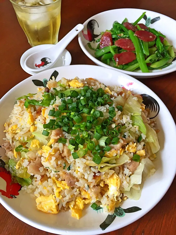 咸魚雞粒炒飯＆カイランと中華ソーセージのニンニク炒め|アッチさん