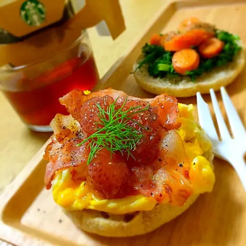 「スターバックス オリガミ ® ハウス ブレンド」を使ってみたSnapdishの料理・レシピ写真:toAsted English Muffin topped with Bacon and Strawberry Jam🍓／ベーコンといちごジャムのマフィンサンド