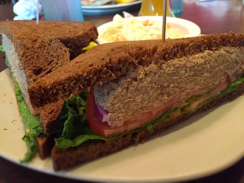 Chopped Chicken Liver on Pumpernickel|Maria Schlossbergさん