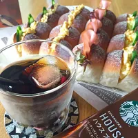 Snapdishの料理写真:ちぎりパンサンドウィッチ〜スタバのアイスコーヒーと共に〜