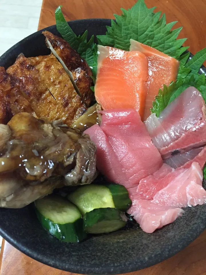 Snapdishの料理写真:漢の朝から海鮮丼|Koutarou Matsuuraさん