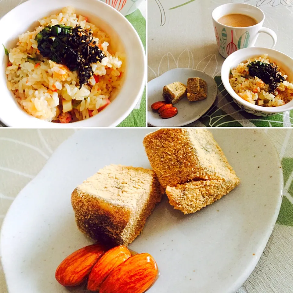 昨日の残りのレタス炒飯で朝ご飯
おめざの黒糖わらび餅、でもメインは蜂蜜漬のアーモンド🎵|tabyさん