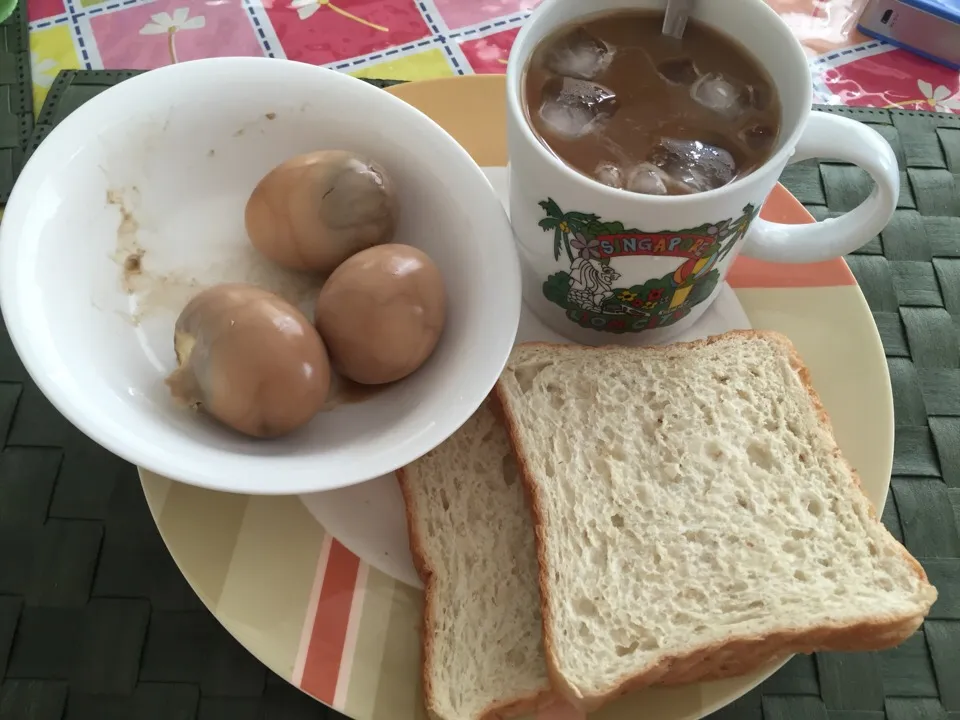 Yummy herbal egg with bread and coffee o|janiceさん