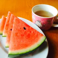 Snapdishの料理写真:Be healthy .. Fresh watermelon with herb tea 🤗|Nanaさん