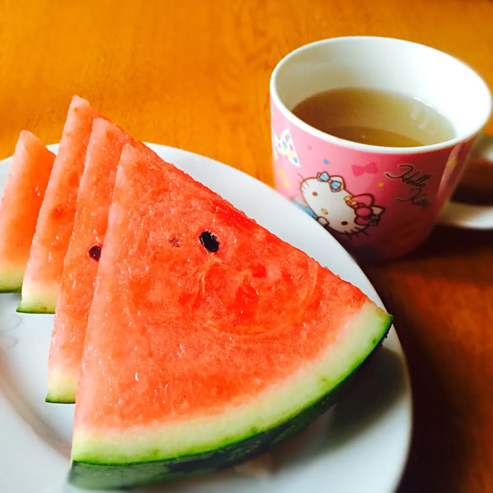 Be healthy .. Fresh watermelon with herb tea 🤗|Nanaさん