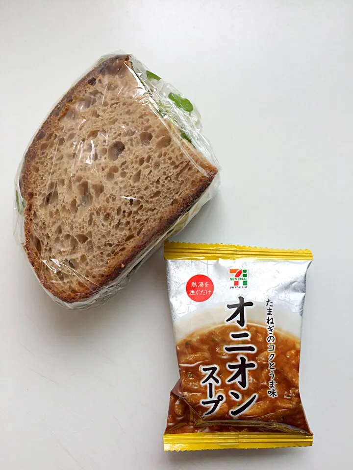 Snapdishの料理写真:燻製尽くしカンパサンド|kyokacolaさん