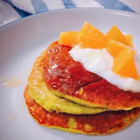 Avocado and banana pancake . Gluten free.|pinkcamomillaさん