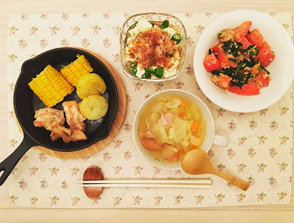 🍴グリルチキン♡豆腐とオクラのめんつゆ和え♡ほうれん草とトマトのツナサラダ♡コンソメスープ|ゆりぴさん