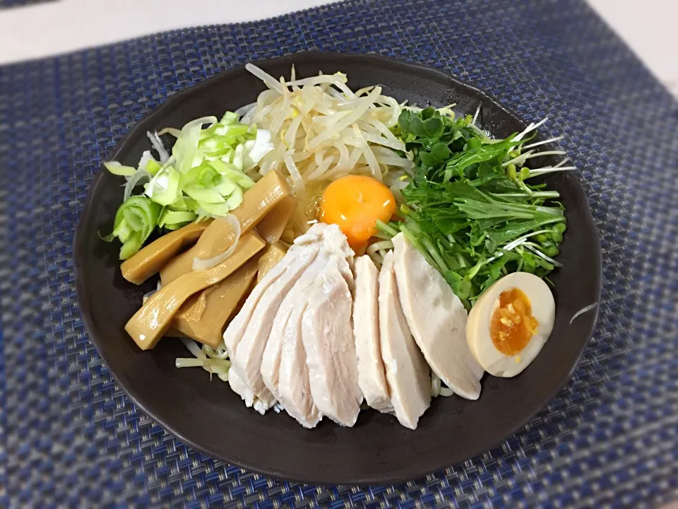 Snapdishの料理写真:野菜たっぷり簡単まぜそば！|Kazuhiro Tanabeさん