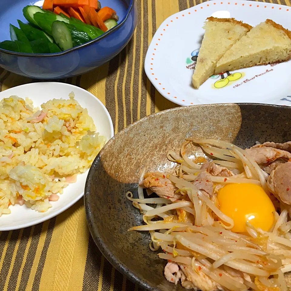 Snapdishの料理写真:巣ごもり豚キムチ・炒飯・ハチミツおやき|Yuko Kisoさん