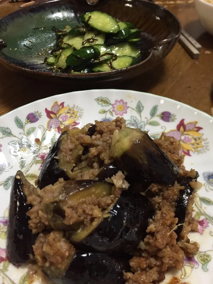 初物ナス 挽肉と味噌炒めに。|さんだーさん