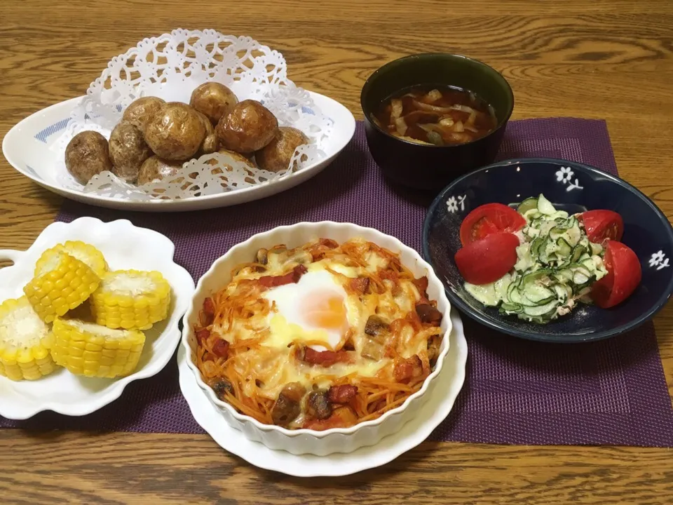 子じゃがの素揚げ・キャベツとワカメのお味噌汁・ツナきゅう・スパグラタン・とうもろこし|美也子さん