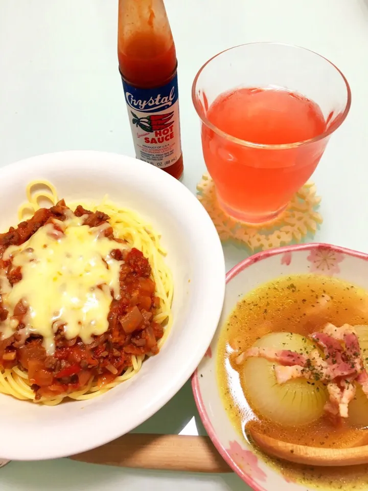 Snapdishの料理写真:ミートソースパスタ＆丸ごと玉ねぎsoup😋♥ぺろり♥|💛ぴーちゃん💛さん