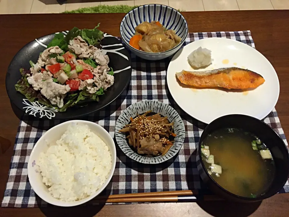 作り置きごはーん♡昨日のメニューのほうれん草ときんぴらゴボウがチェンジしただけメニュー|未来さん
