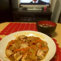 Snapdishの料理写真:鶏肉と野菜の炒め物〜スープは即席よ♡〜
(まだまだ見習いです>_<)|佐藤 晃加音さん