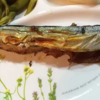 Snapdishの料理写真:今日は初めて魚をさばきましたє(･Θ･｡)э

最初は自分からさばきたいと言い出したくせにグロすぎてやめたいと思ったんですけど慣れてきたらなんとなく面白かったです！！！
詳しく感想を言いたいんですけど、どうしてもグロ内容になってしまうのでやめておきますw(´^ω^｀)

ちなみに今日のメニューは
さんまの塩焼き
豆腐
|ノアさん