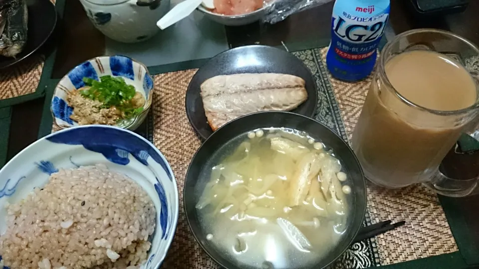 Snapdishの料理写真:鯖塩焼き＆納豆＆キャベツの味噌汁|まぐろさん