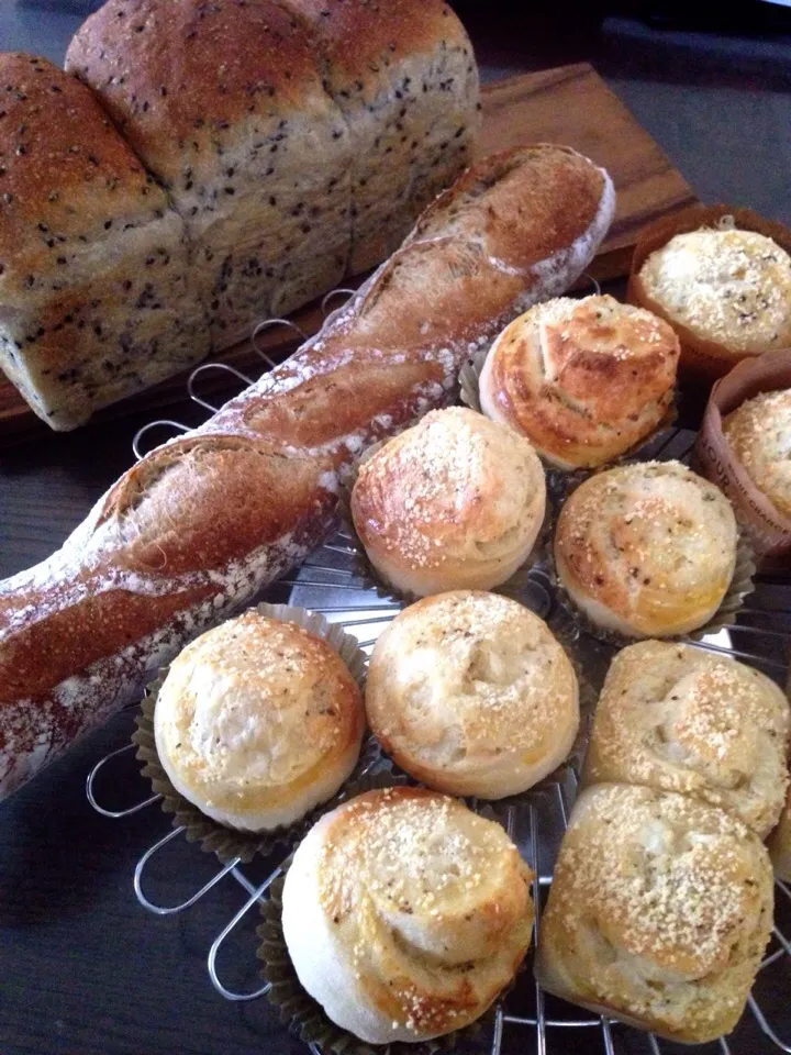 週末焼きパン
🍞ホエー酵母 de 湯種胡麻山食
🍞いちご酵母 de バケット🍓
🍞チーズロール🧀|yucca@さん