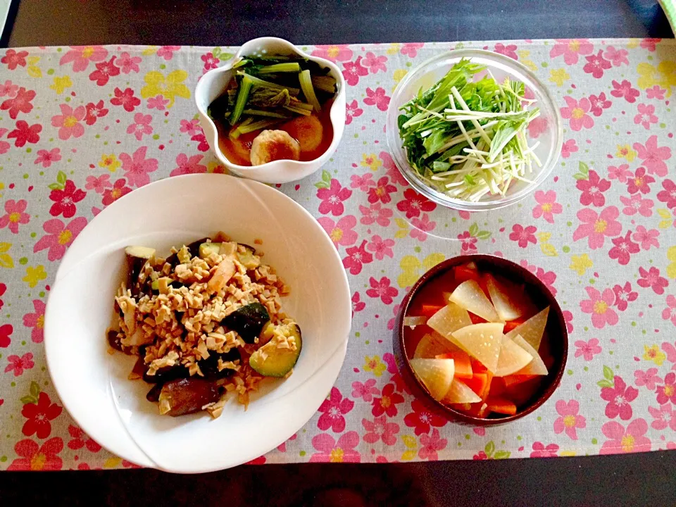 Snapdishの料理写真:ベジ料理♡茄子とズッキーニのそぼろ高野豆腐味噌炒め|みよさん