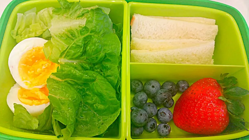 Romaine egg salad with berries & butter sugar sandwich 😍💁👄👅💋💋💋💋💋💖|🌷lynnlicious🌷さん