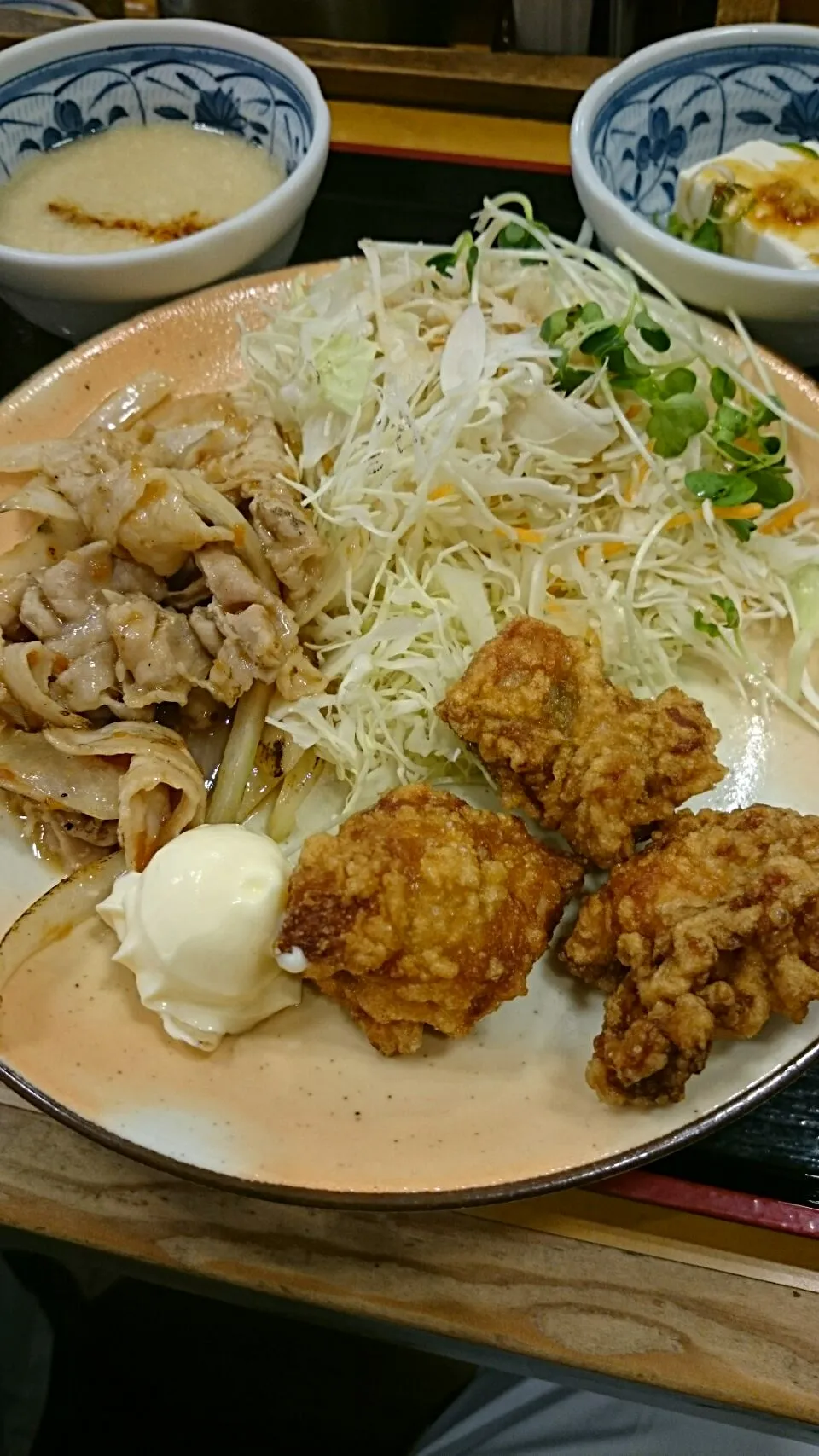 唐揚げと生姜焼き定食、麦とろごはん|nobさん