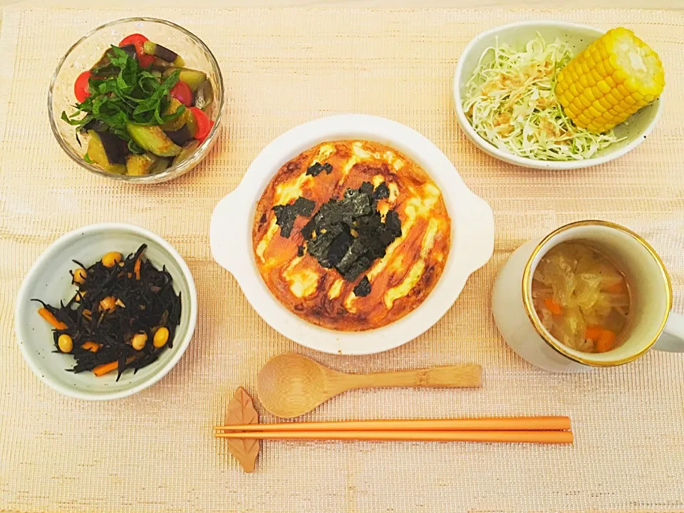 🍴豆腐と納豆グラタン♡トマトと茄子のサラダ♡ひじきの梅煮♡残り物サラダ&スープ|ゆりぴさん