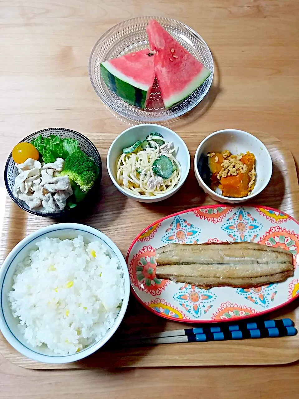 さんま、冷しゃぶサラダ、サラスパ、かぼちゃの煮物、とうもろこしごはん、スイカ|ゆかさん