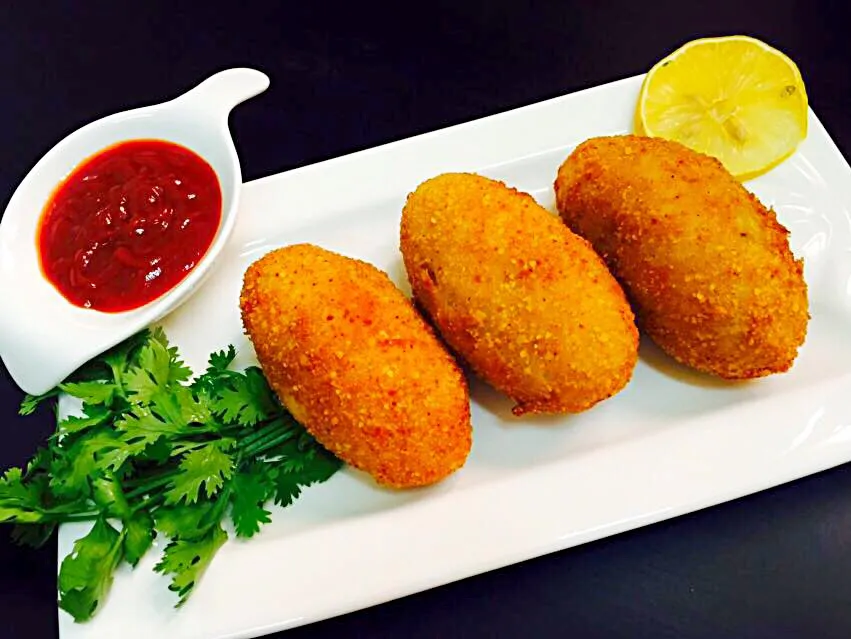 Snapdishの料理写真:Potato and beef croquettes|Fatima Sameena Sharifさん