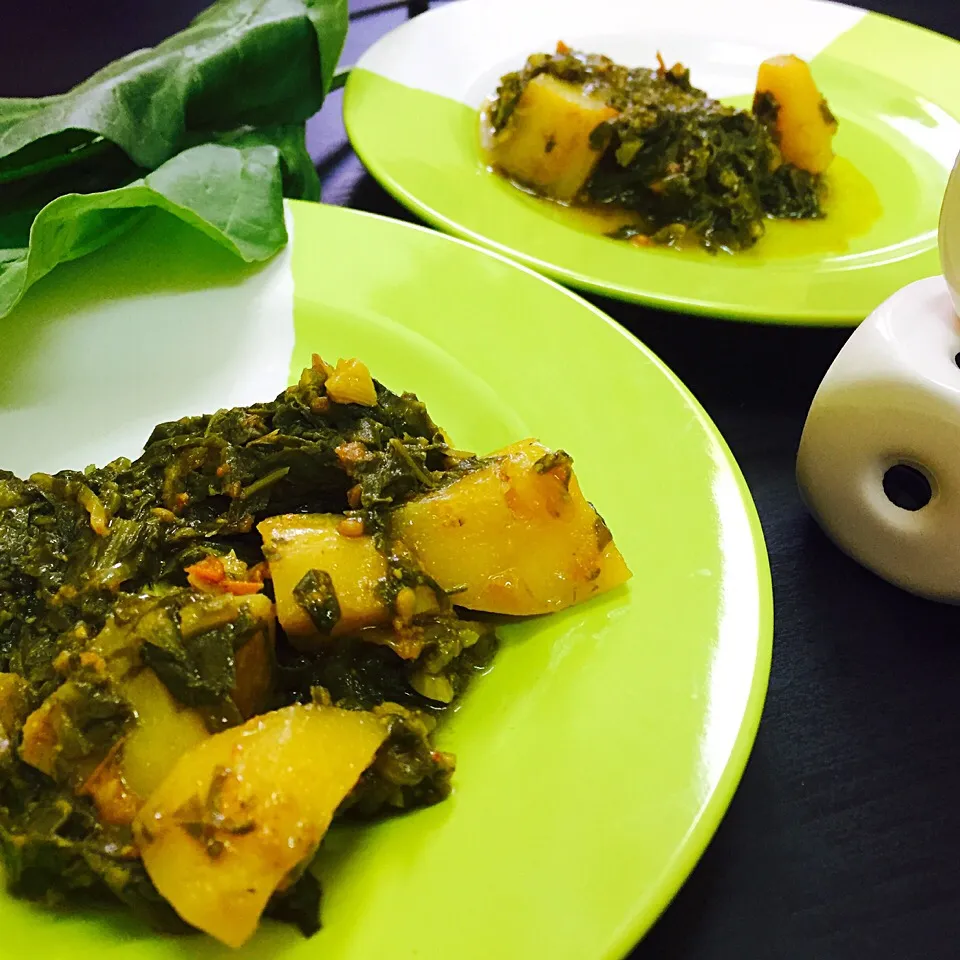 Spinach and potato curry with fenugreek|Fatima Sameena Sharifさん