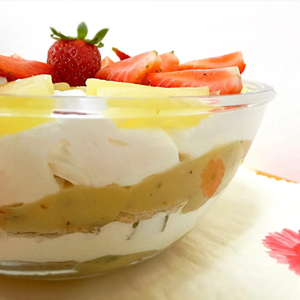 Pineapple toffee trifle|Fatima Sameena Sharifさん