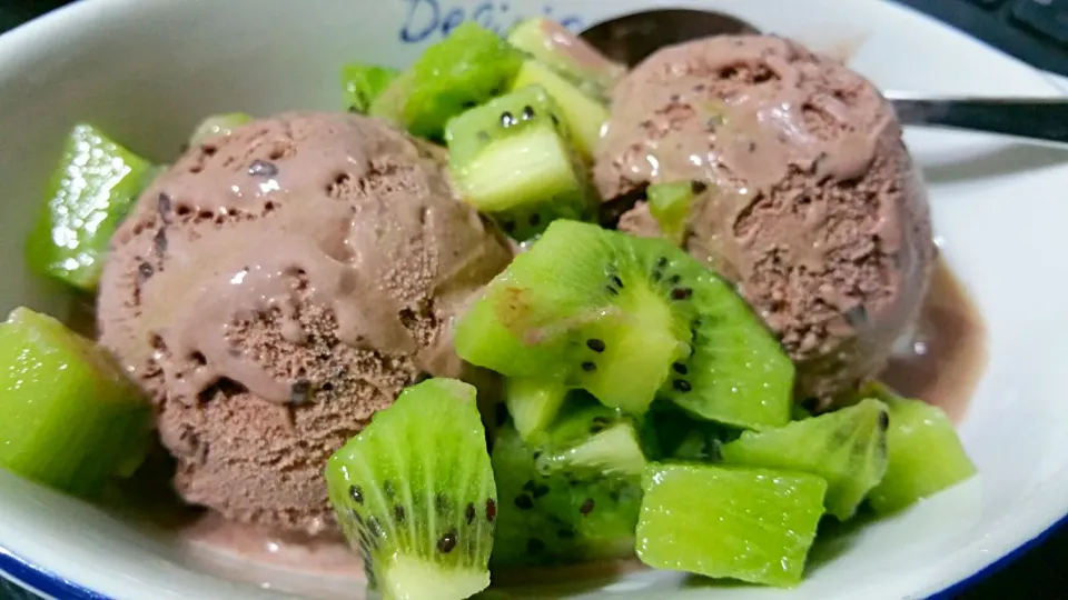 ice cream + kiwi 😍👄👅💋💋💋|🌷lynnlicious🌷さん