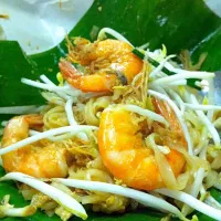 Snapdishの料理写真:Pad Thai, Street food in Thailand. It's good!!|jaao ornumaさん