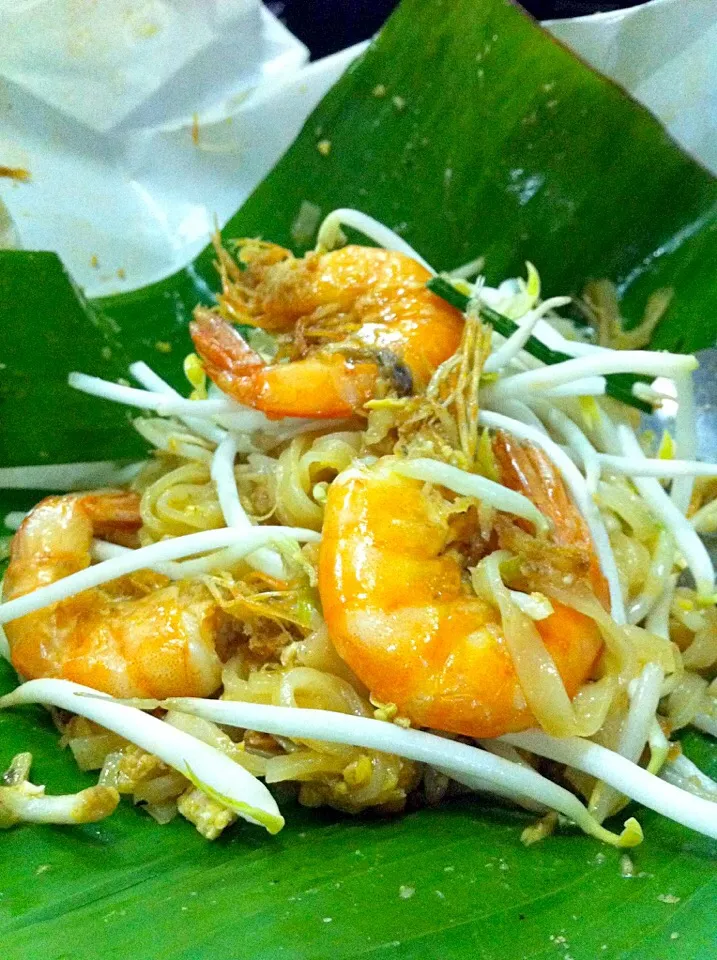 Snapdishの料理写真:Pad Thai, Street food in Thailand. It's good!!|jaao ornumaさん