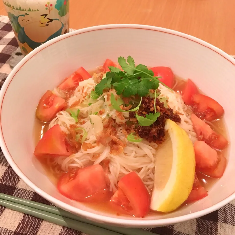 トマトとネギのエスニックそうめん|かぴこさん