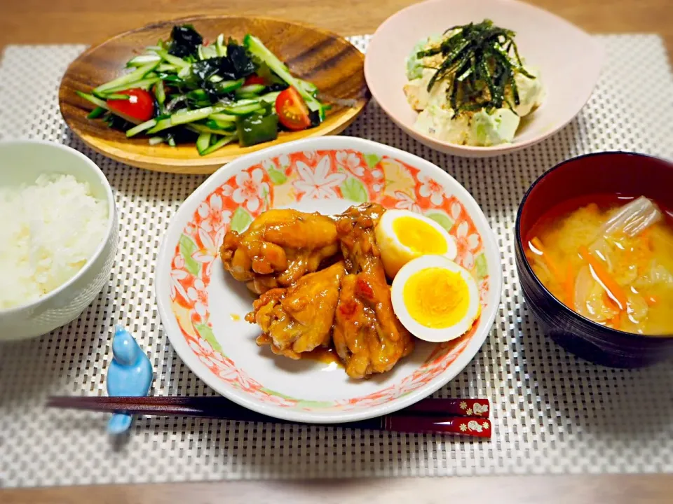 ☆手羽元の煮物
☆アボカドと豆腐のマヨ和え
☆和風サラダ
☆白菜とにんじんのお味噌汁|なべちゃんさん