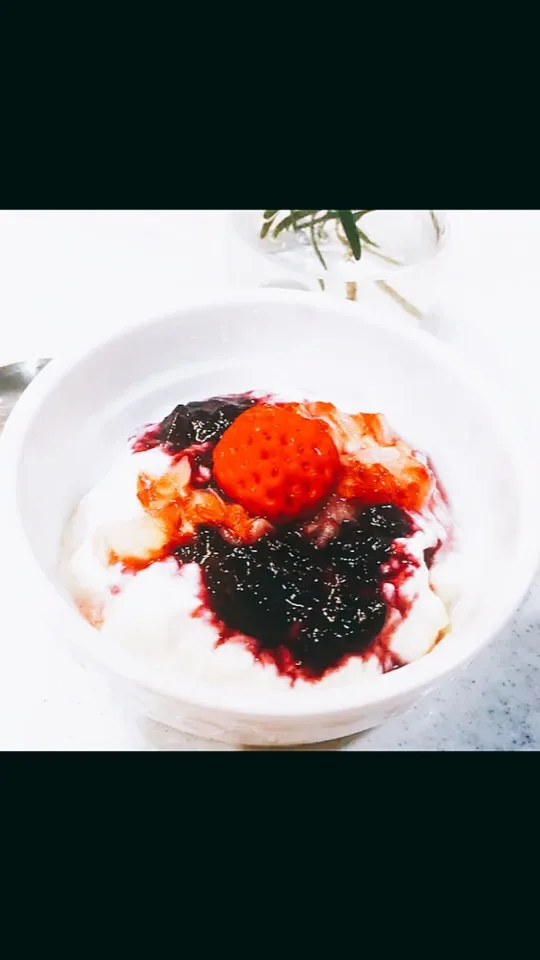 Strained Tofu & Yoghurt with berry sauce|りんりんさん