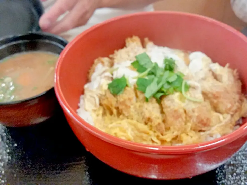 Snapdishの料理写真:カツ丼&味噌汁
かつさと半田店|Morito Kamiyaさん