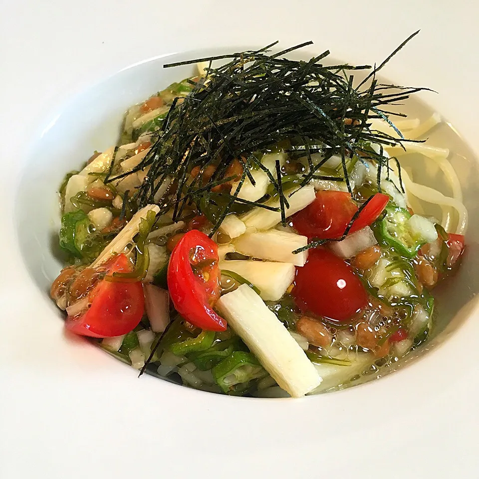 「家庭料理まさき」のお母さんごはん トマトの長芋ネバネバ麺|志野さん