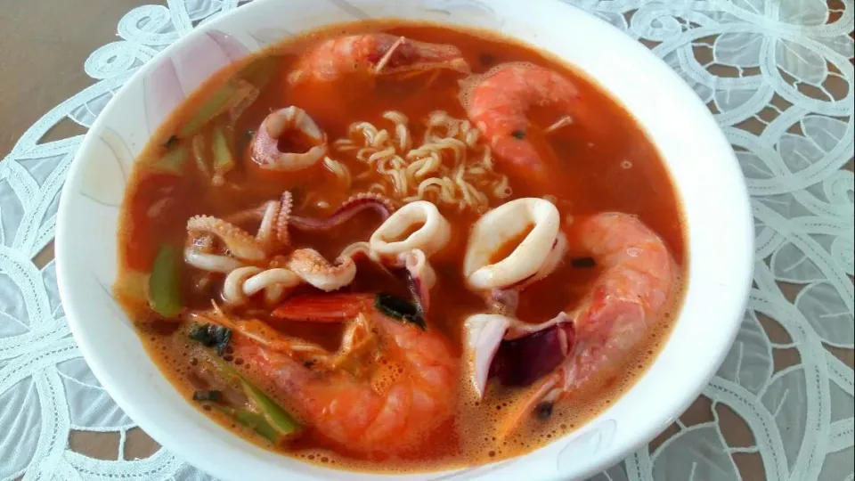 instant noodle with seafood|steven z.y.さん