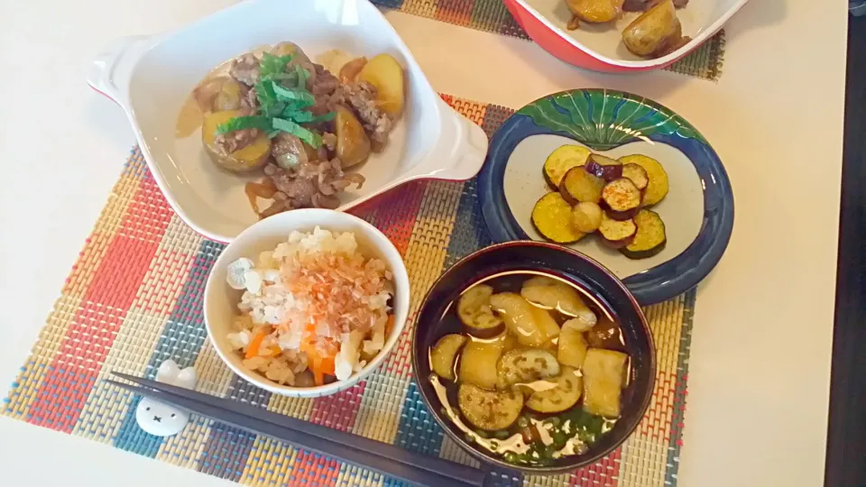 今日の夕食　肉じゃが、SDモニター＊カンタン酢のズッキーニとなすのマリネ、しめじの炊き込みご飯、なすの味噌汁|pinknari🐰🌈さん