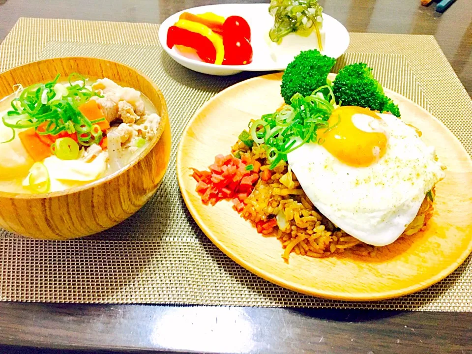 そばめしと豚汁(^^)
今日の晩御飯〜^o^|るみさん