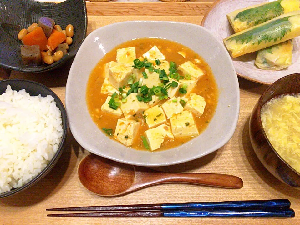 麻婆豆腐、甘辛煮、ささみチーズ春巻き、たまごスープ|つんさん