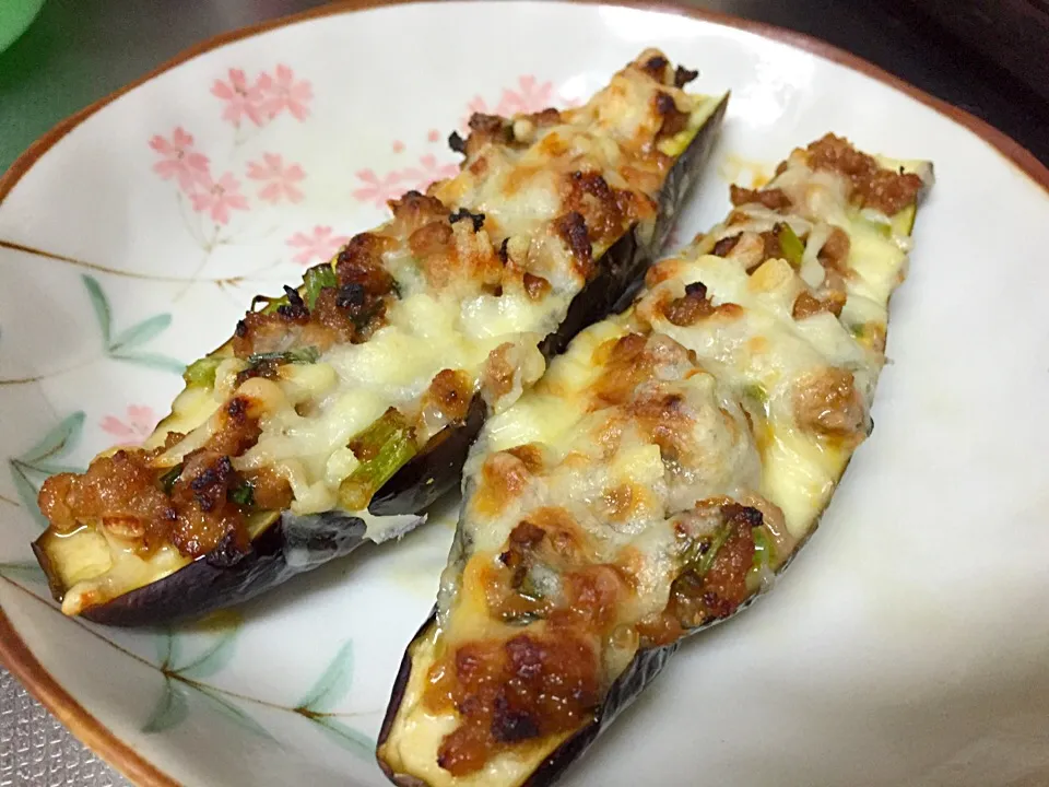 Snapdishの料理写真:長茄子の肉味噌オーブン焼き💕 🍻が進むょ〜♫|Hiroko Suzukiさん