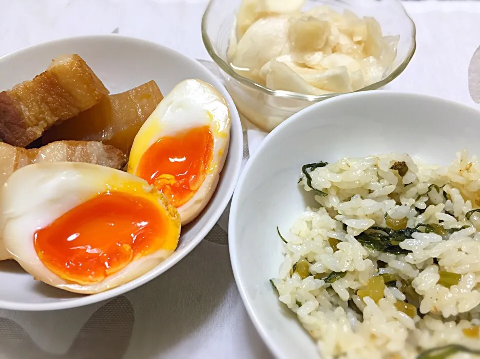 Snapdishの料理写真:豚の角煮+かぶの浅漬け+かぶの葉の混ぜ込みご飯(^_^)🍴|柏崎 成美さん